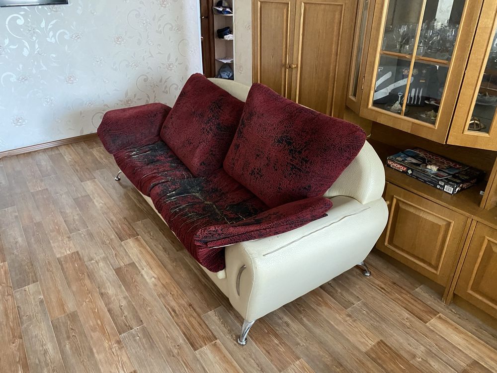 Отдам диван даром
