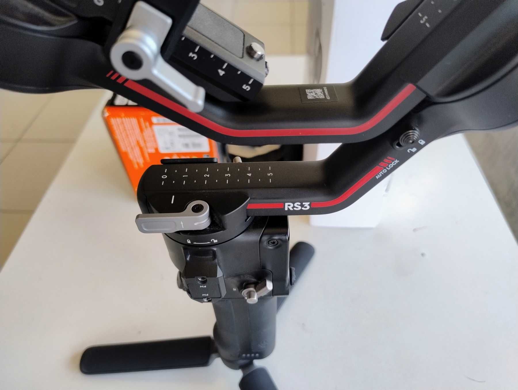 Фотоапарат Sony A6400 ILCE-6400L със Стабилизатор Gimbol DJI RS3