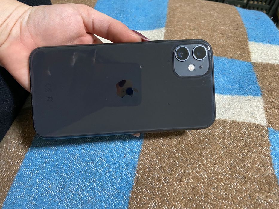 Iphone 11 . Vine cu cutie