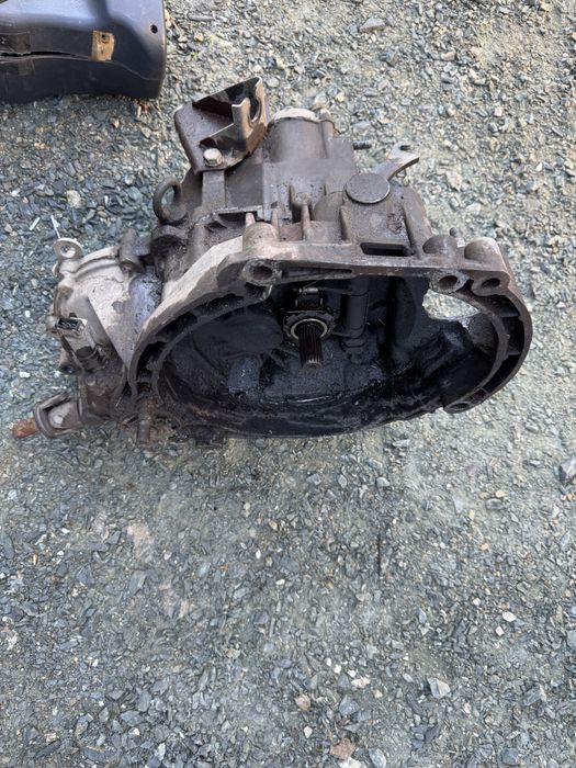 Кпп коробка ваз два болта снята с ваз2115 год 2011 выпуска