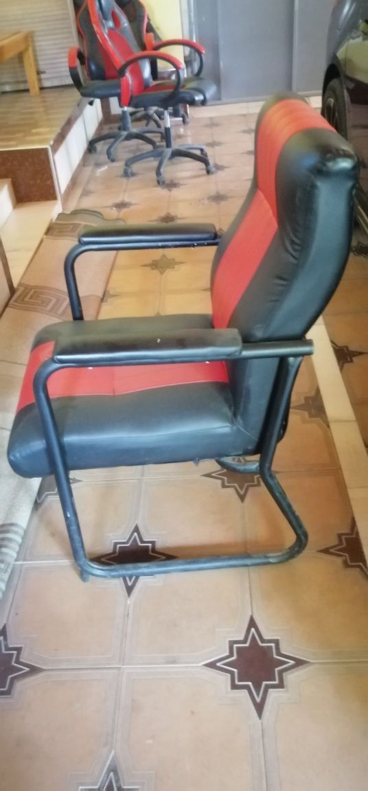 Kreslo ofislar maktab bolnitsa ishxona va uylar