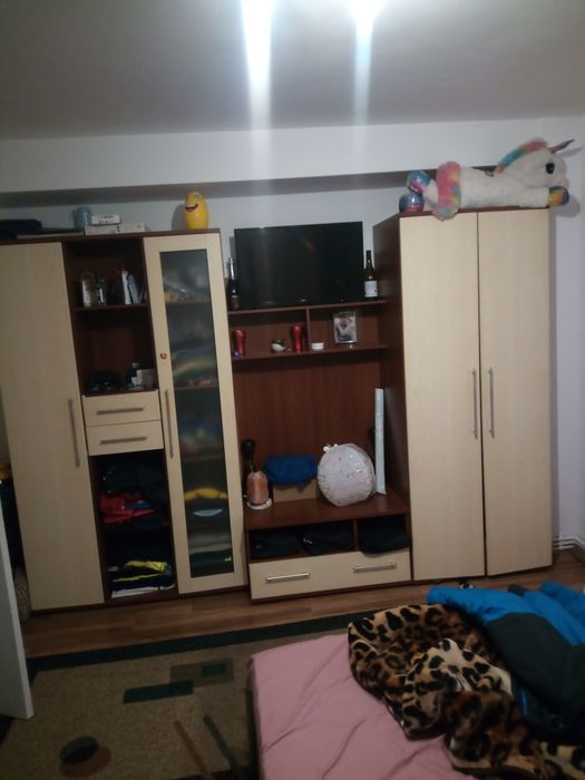 Mobila camera stare buna