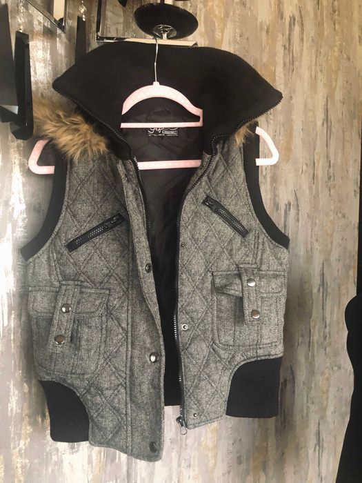 Vesta noua cu gluga oversize matlasata amestec lana ZARA