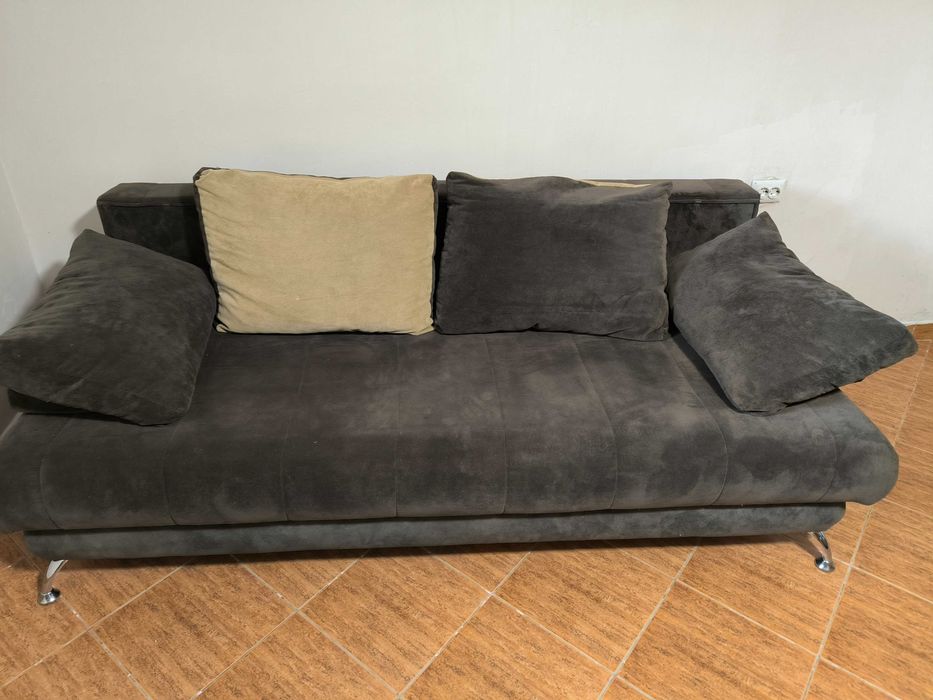 Продавам разтегателен диван Севиля в отлично състояние