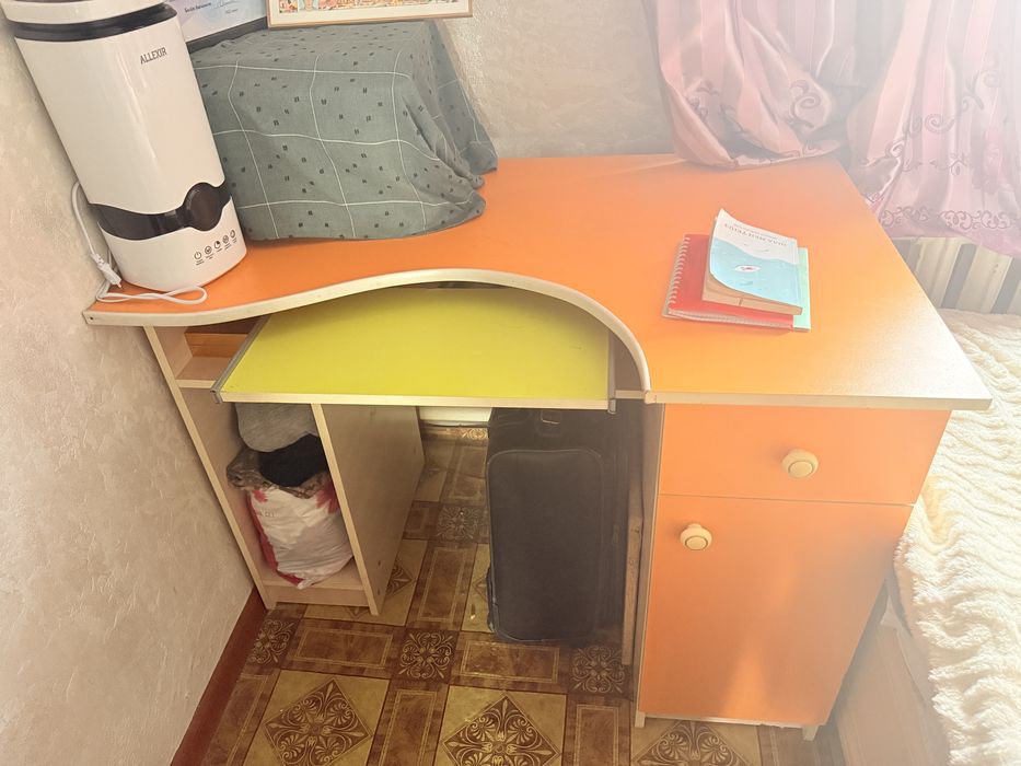 Продам компьютерный стол