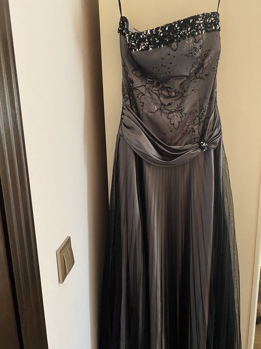 Vând trei rochii pentru evenimente