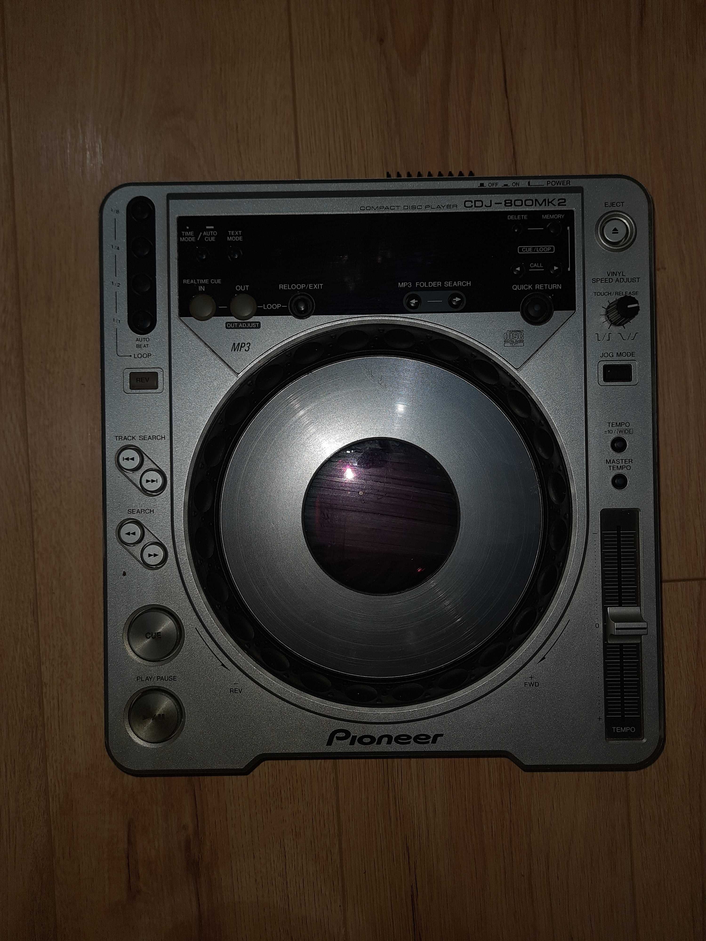 Pioneer CDJ-800MK2 броя + DJ Mixer Pioneer DJM60DJM600