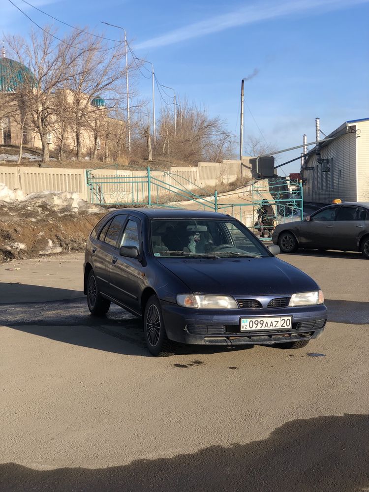 Продам Ниссан Альмера 1997 года объем 1.6