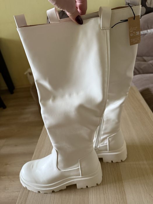 Нови уникални ботуши