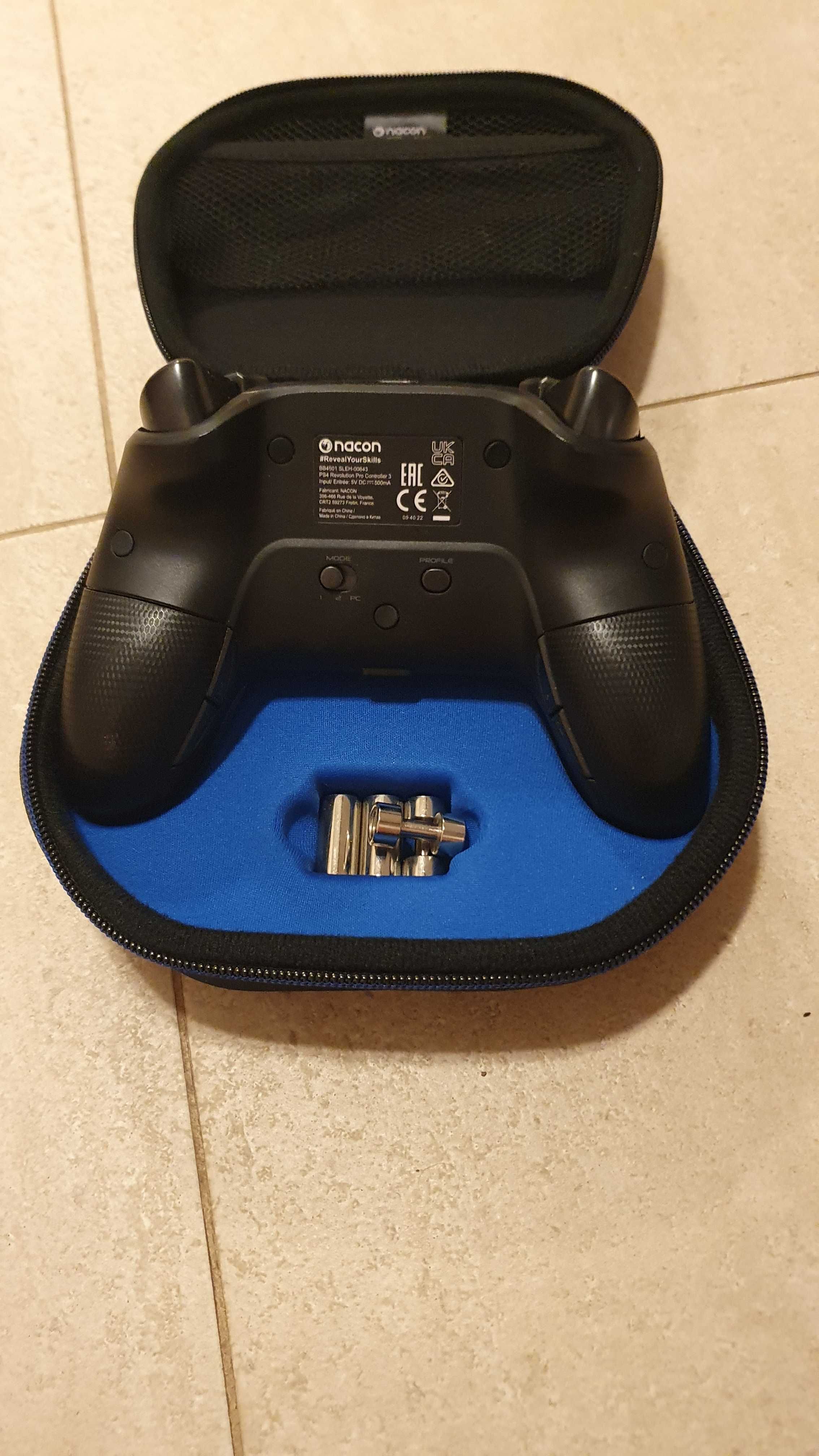 Vand joystick  Nacon Revolution Pro3, PS4 + jocuri