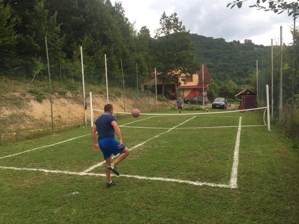 Cabana de inchiriat Doi Stejari cu ciubar Poieni-Valea Draganului