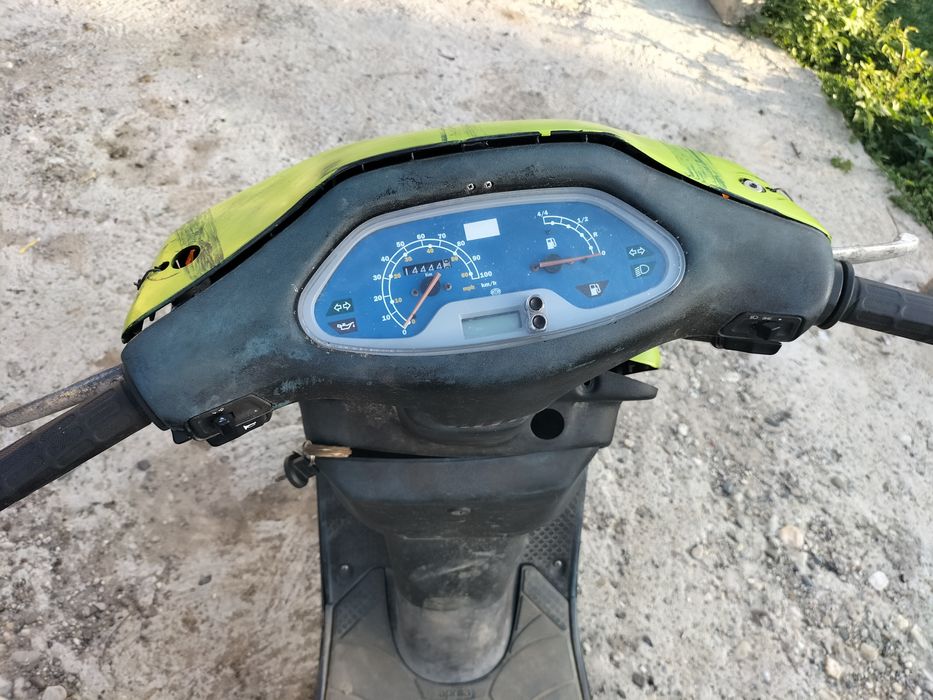 Vând scuter Aprilia de 80 cc 2t preț 1300 de lei NEGOCIABIL