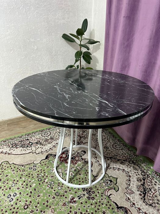 Срочно продам стол