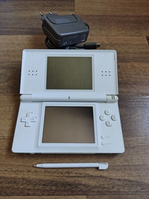 Nintendo ds lite modat 100 jocuri