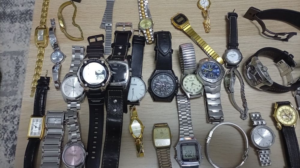 Vând ceasuri  bărbătești și dama
