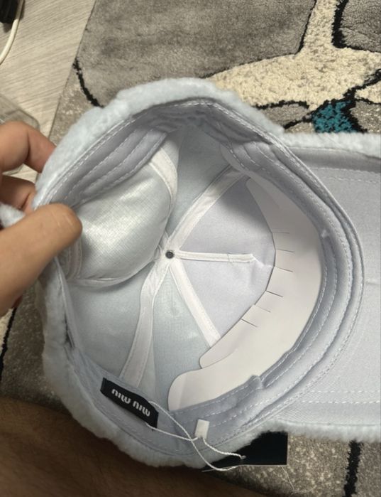 sapca miu miu cu catifea baby blue