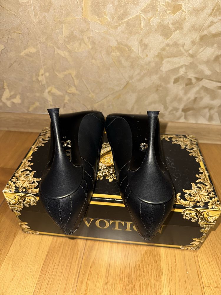Pantofi cu toc Dolce Gabbana