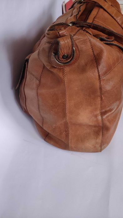 Pieces маркова пътна чанта от естествена кожа