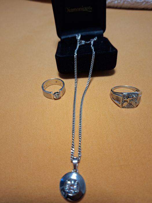 Vând colier si inel set argint pus un ghiul argint