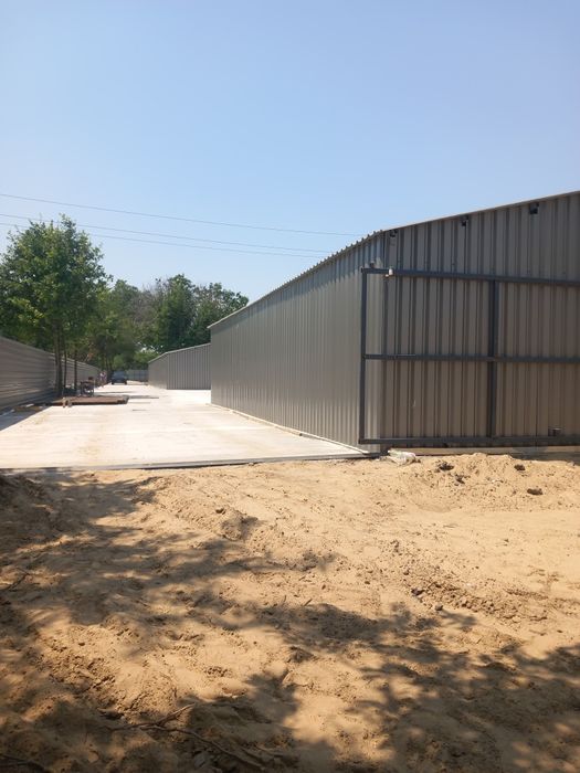 Vand hala structura metalica 10x20x4 este pe stoc la un pret foarte bu