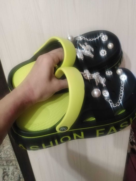 Новые кроксы, удобные