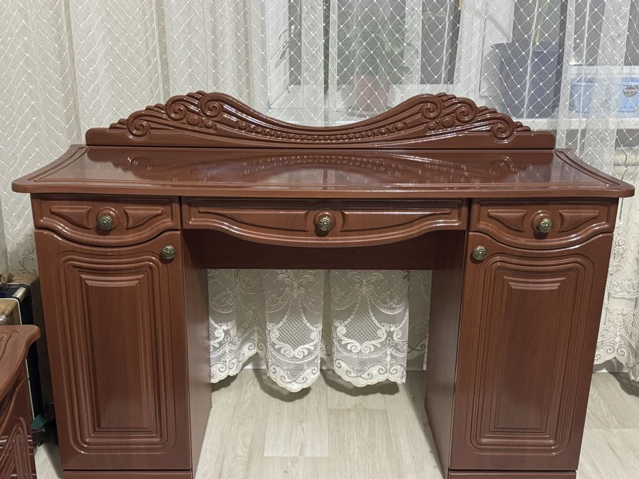 Продается туалетный столик