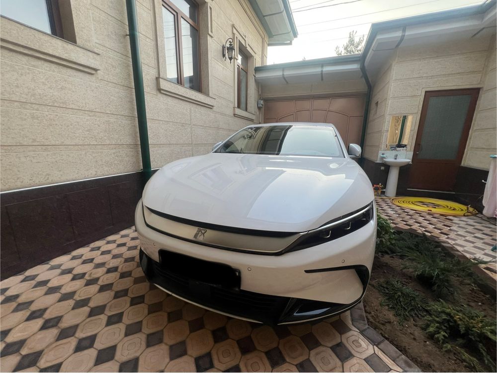 BYD HAN автомашина