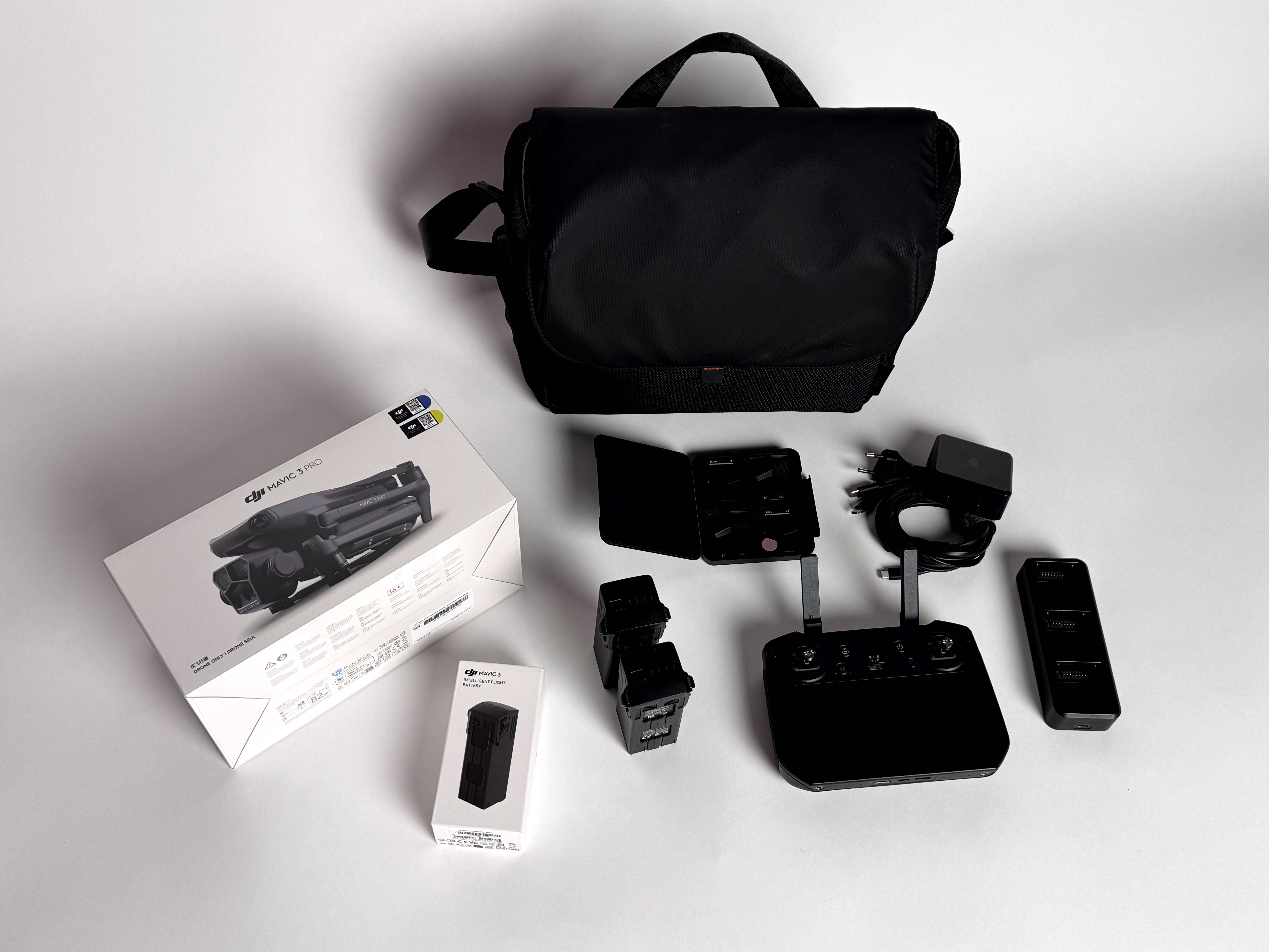 НОВ Дрон DJI Mavic 3 Pro Fly More Combo + DJI Care