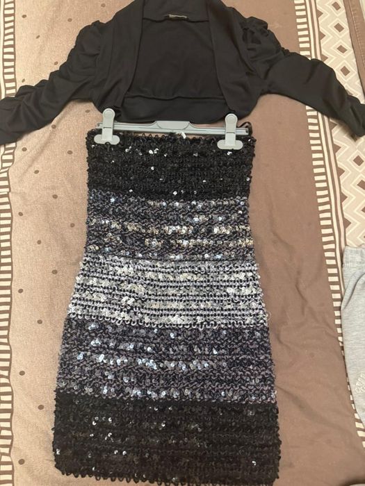 Продам платье на 8-12 лет