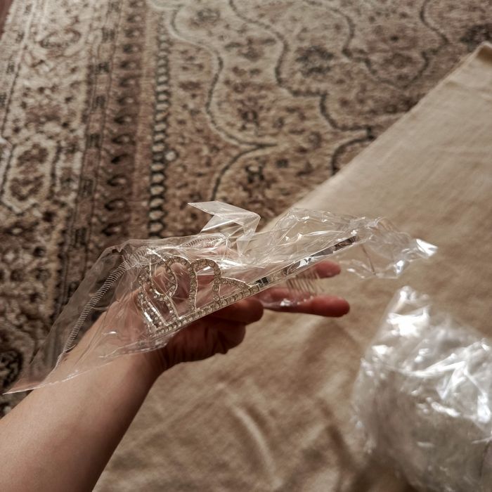 Yangi yilga korona, obodok labubu, kiyik, qor parchali.