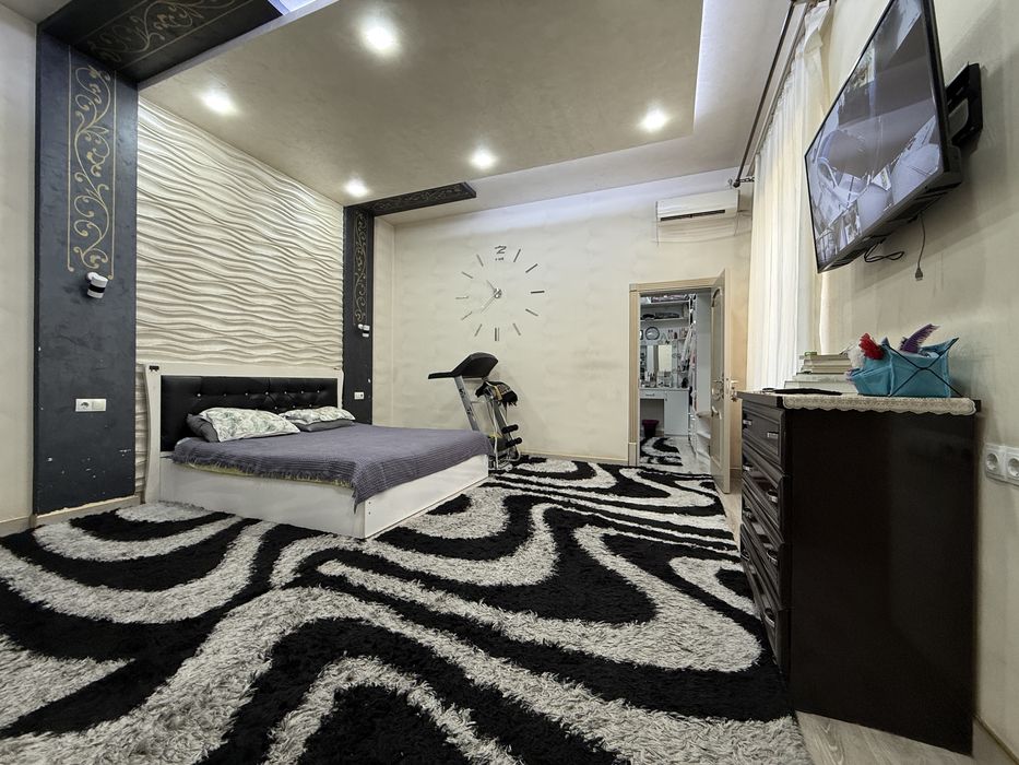 6,7 соток 6 хона сифатли қурилган авторский проэктдаги ховли сотилади!