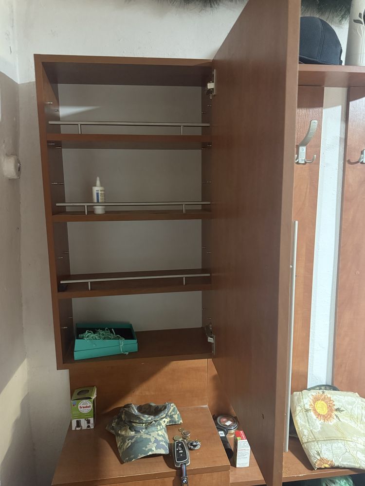 Продам срочно прихожую