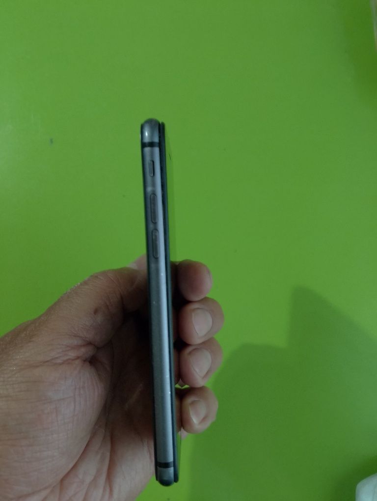 Iphone 8 телефон сотилади.