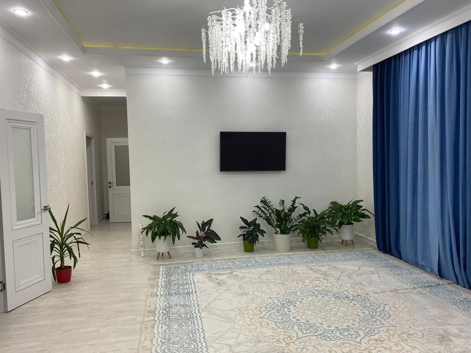 Томалыдан үи сатылады.