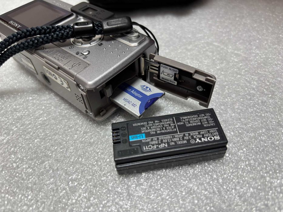 Перфектен! Като нов! Цифров Фотоапарат Sony Cyber-shot DSC-P10