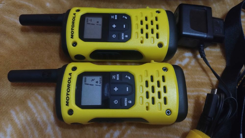 SET statie radio Motorola portabila T92 H2O IP67 (set cu 2 buc} Galben
