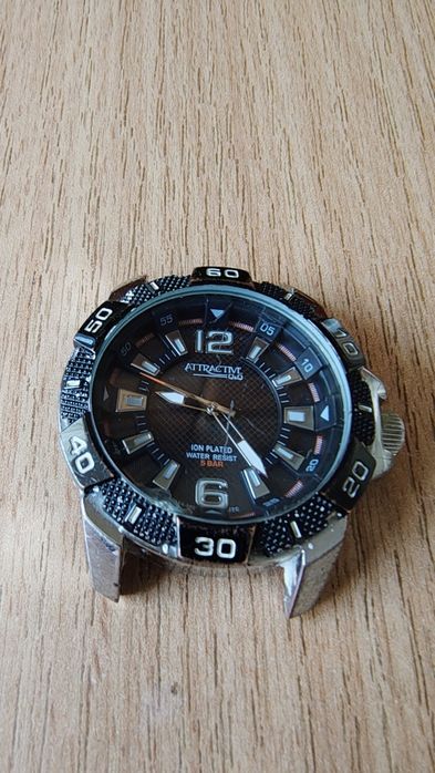 Vând ceas quartz O&Q