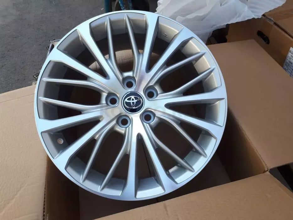 Диски на 17 размер + новые шины(летние) от КАМРИ 70