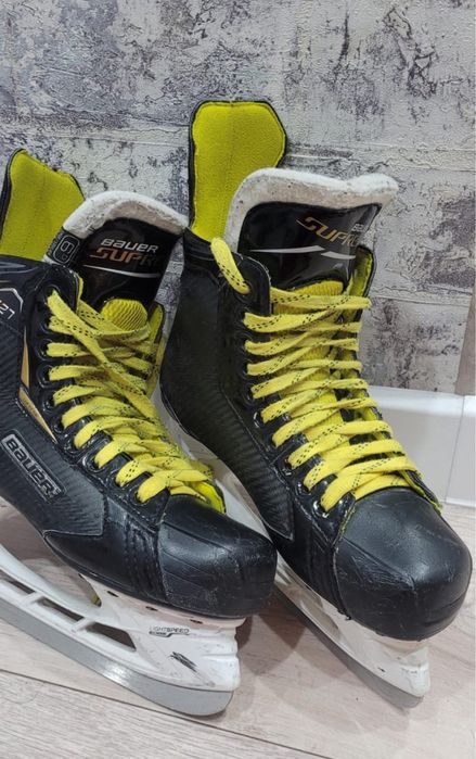 Продам профессиональные хоккейные коньки Bauer