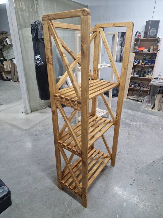 Дървен    Стелаж