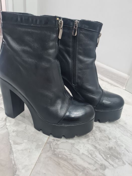 Боти от естествена кожа