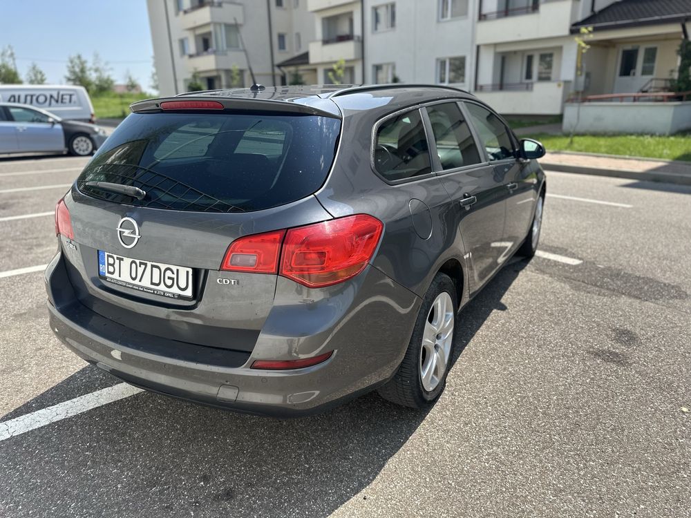 Opel Astra J 2011