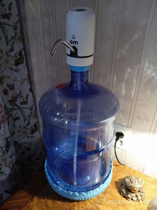 Продам электропомпу , и бутыль 19л в подарок