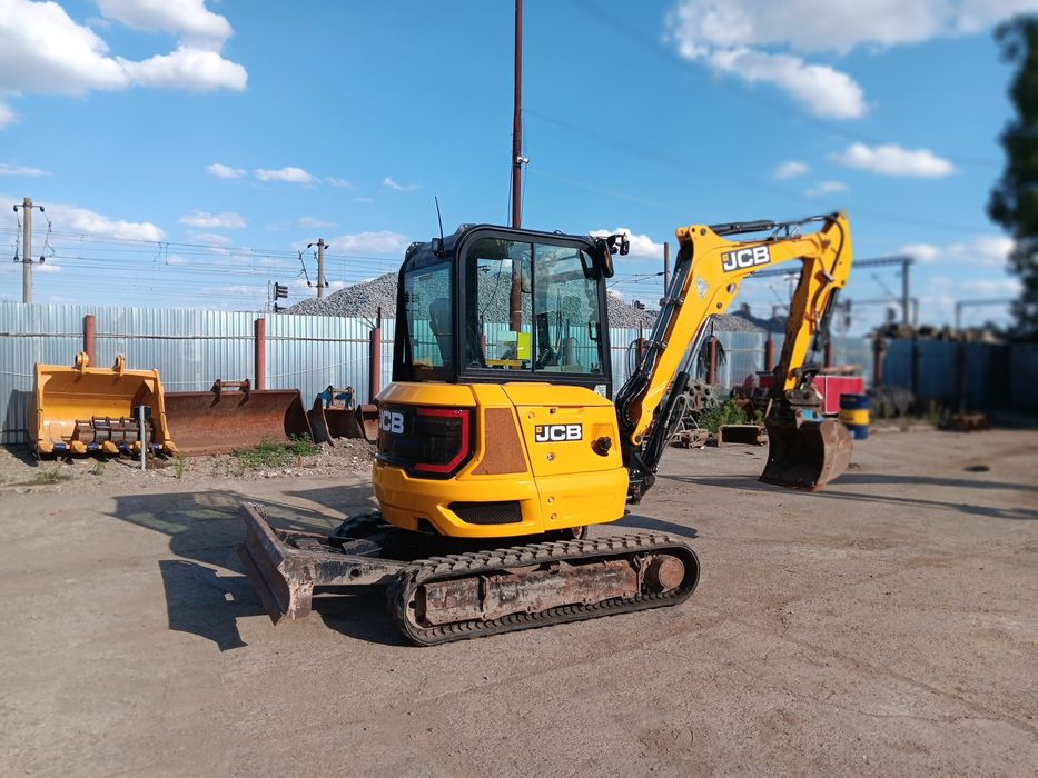 Vând miniexcavator jcb 35z1