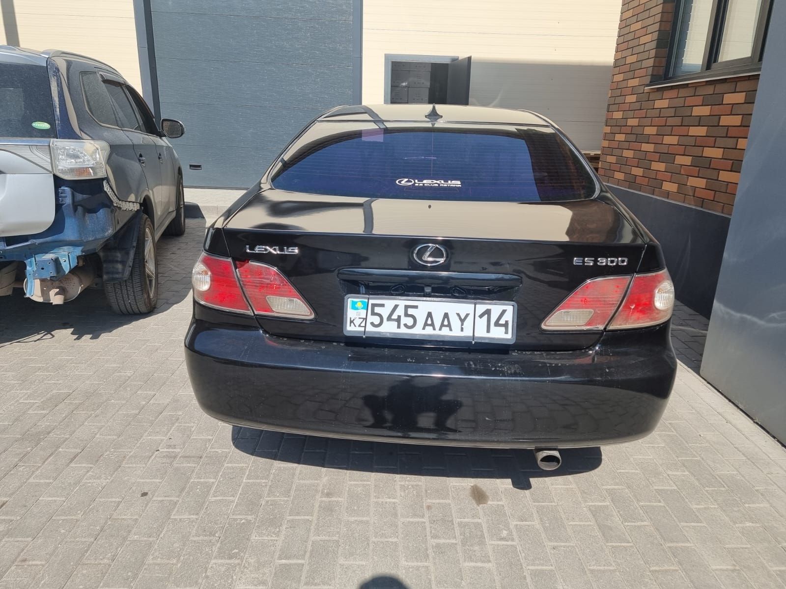 Продам машину Lexus es 300