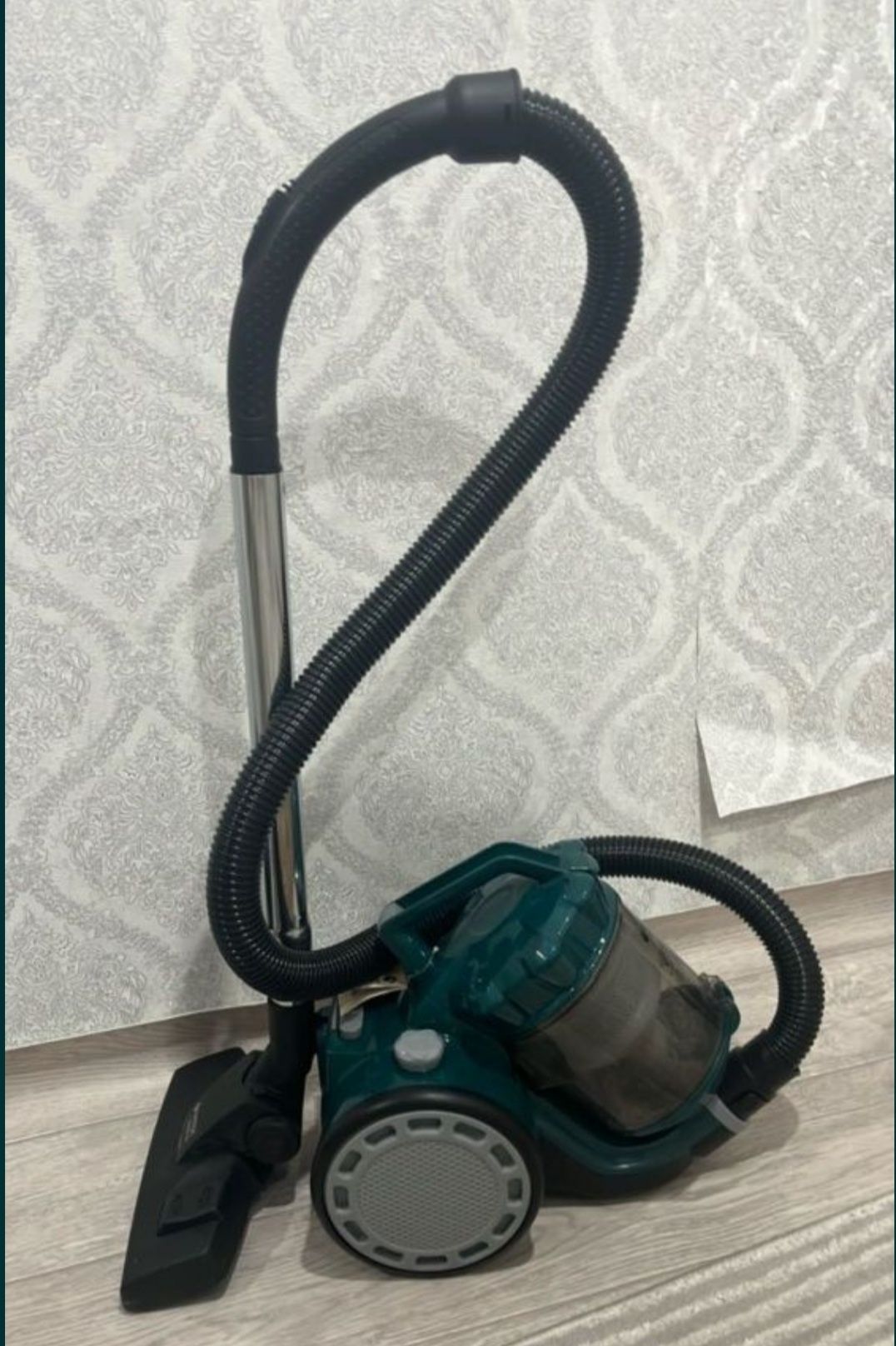 Продам пылесос vitek 8137. Забрать с айнабулак 3