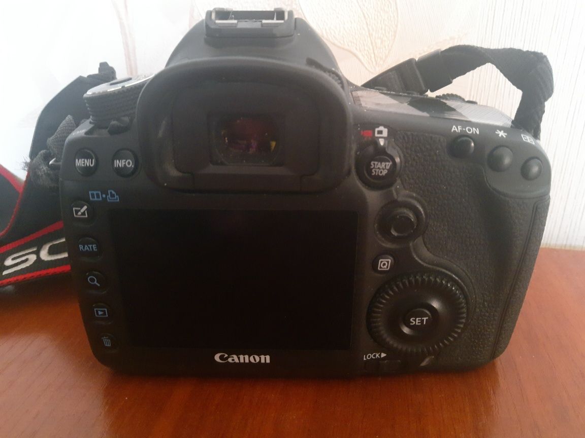 Профессиональный аппарат Canon EOS 5D Mark III