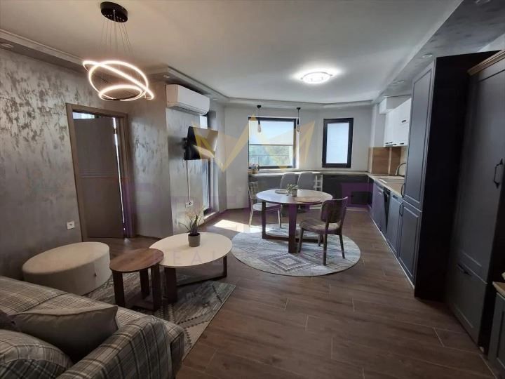 Дава се под наем Двустаен апартамент в Варна, Бриз - 68 кв.м за 867 € - Снимка #1