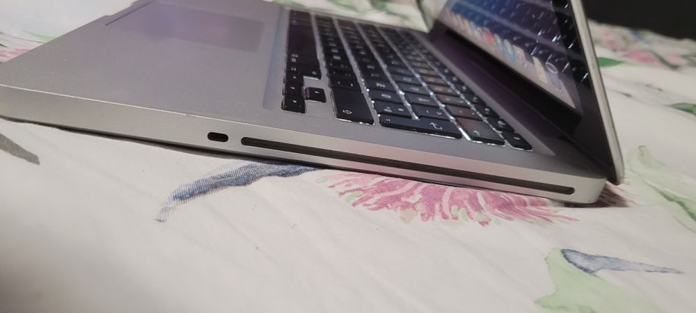 Laptop MacBook pro i7 ssd 250