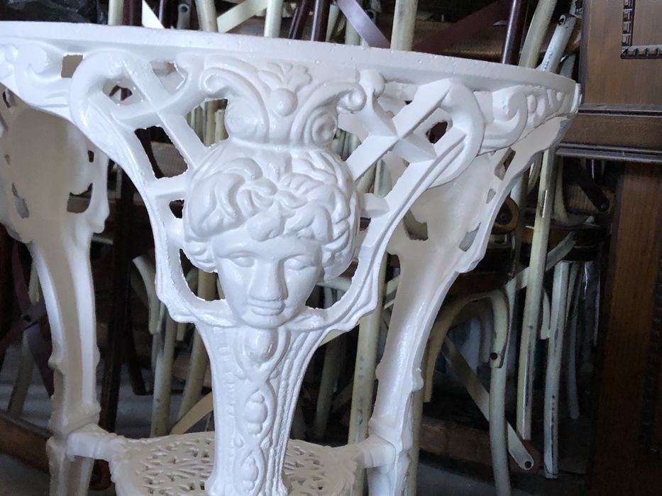 Градински маси и нисък диван